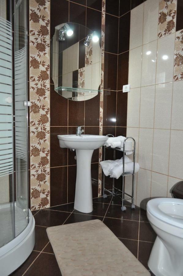 Vila Teoharie Ocnele Mari Bagian luar foto